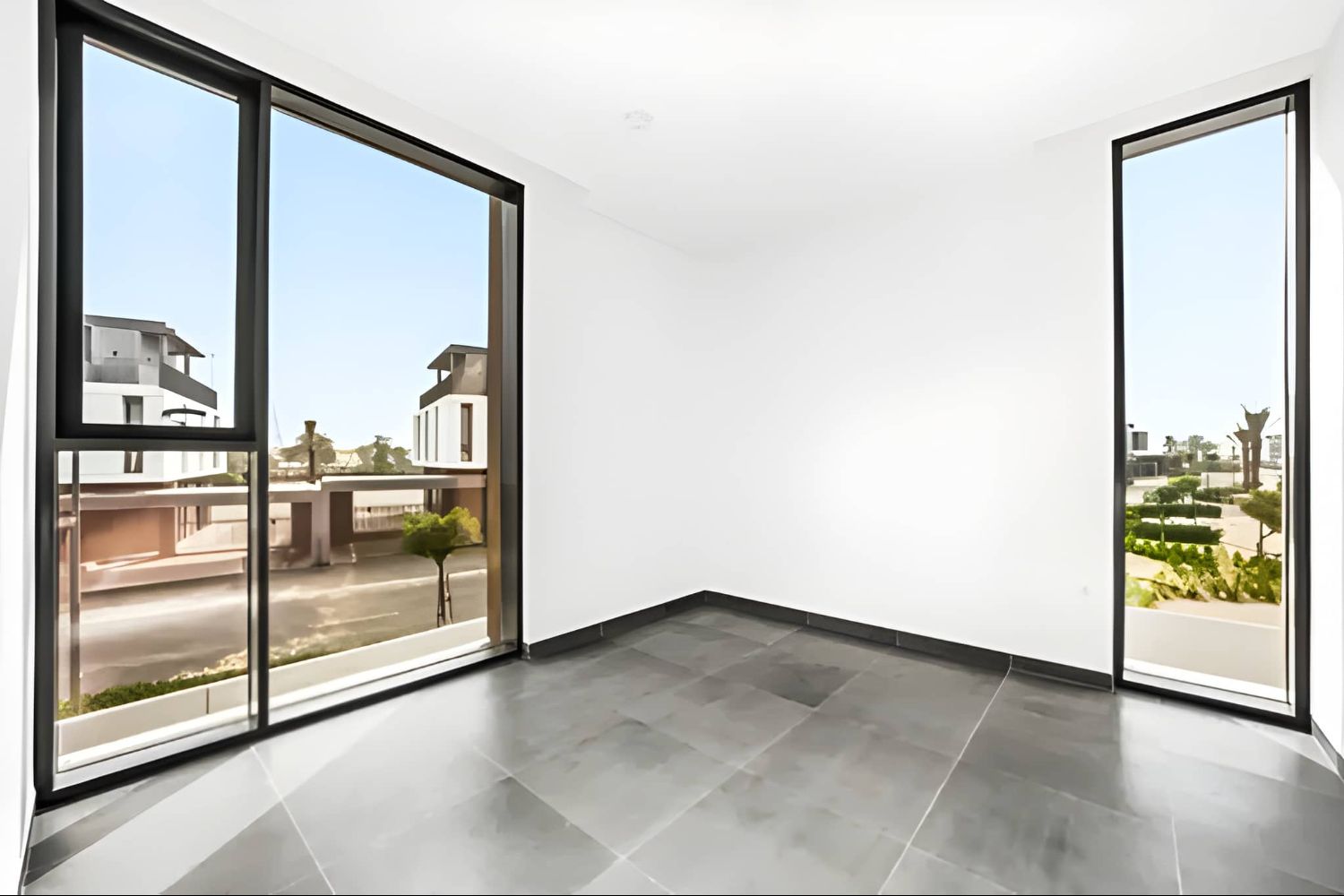 4 Bedrooms Townhouse in June