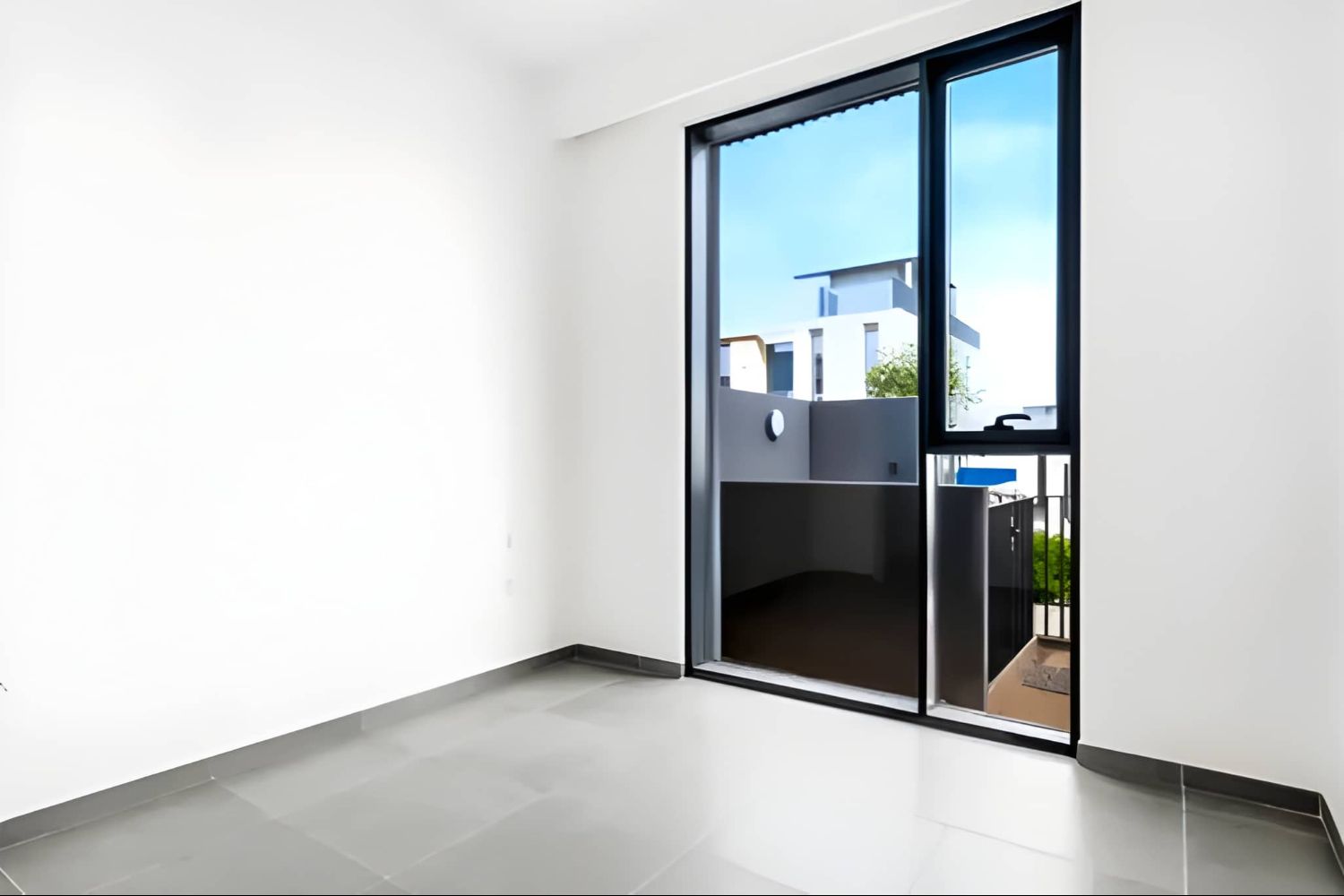 4 Bedrooms Townhouse in June