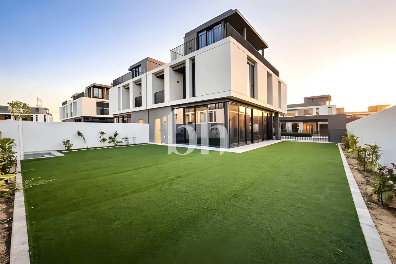 LARGE PLOT | QUIET LOCATION | RARE SINGLE ROW |