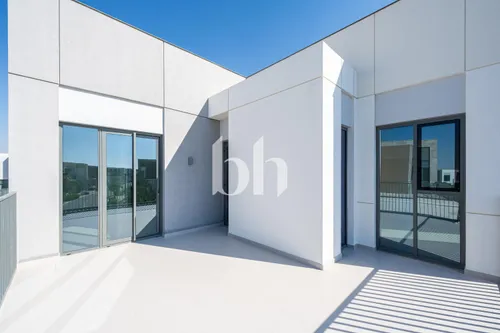 Corner Unit | Well Maintained | 4 Bed