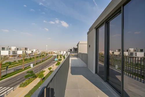 4 Bedrooms Townhouse in June