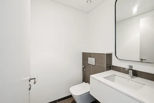 4 Bedrooms Townhouse in June