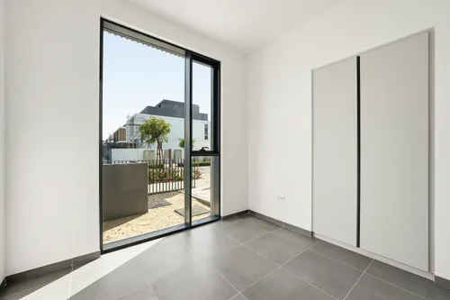 4 Bedrooms Townhouse in June