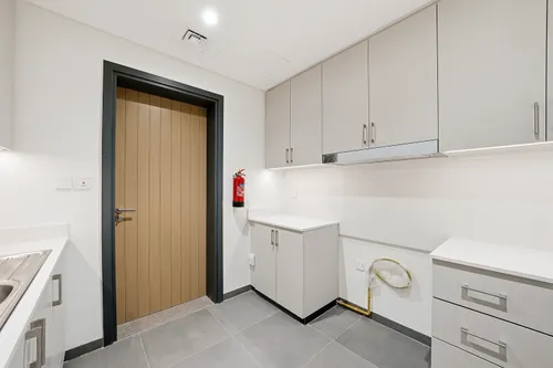 4 Bedrooms Townhouse in June