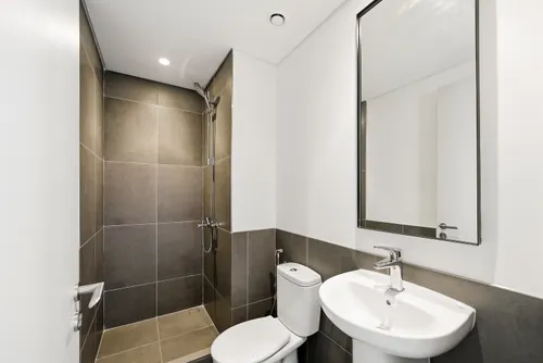 4 Bedrooms Townhouse in June