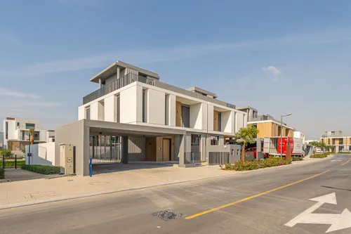 4 Bedrooms Townhouse in June