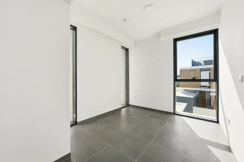 4 Bedrooms Townhouse in June