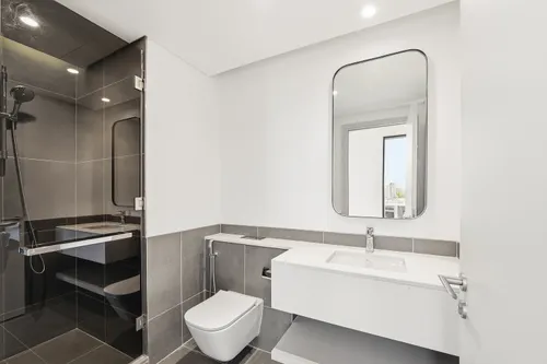 4 Bedrooms Townhouse in June