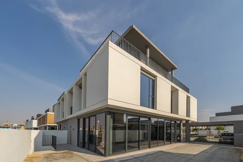 4 Bedrooms Townhouse in June