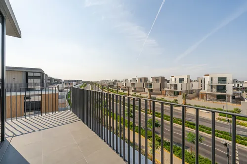 4 Bedrooms Townhouse in June