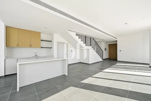 Single Row Landscaped Unit | Close to Amenities | Flexible Cheques