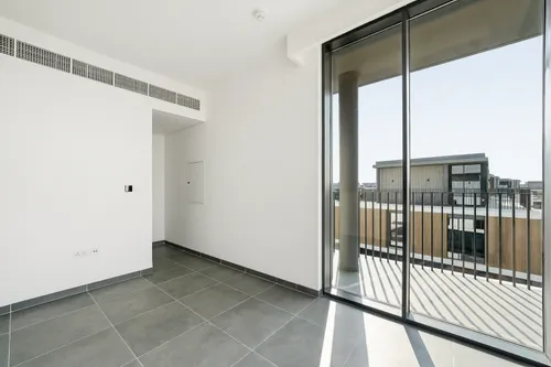 4 Bedrooms Townhouse in June