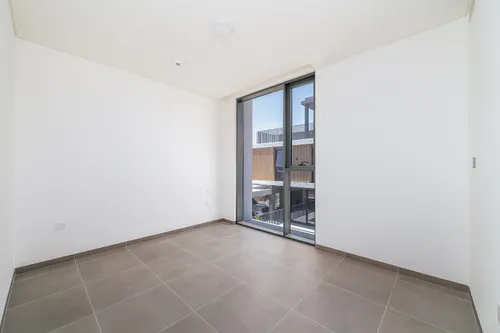 4 Bedrooms Townhouse in June