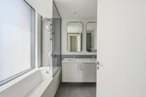 4 Bedrooms Townhouse in June