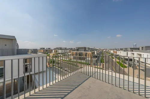 4 Bedrooms Townhouse in June