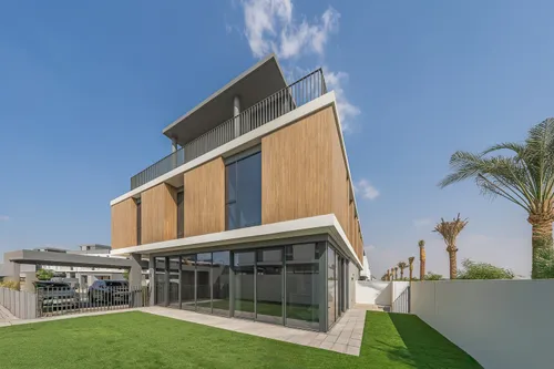 4 Bedrooms Townhouse in June