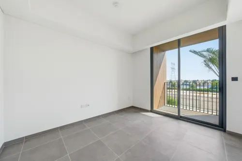 4 Bedrooms Townhouse in June