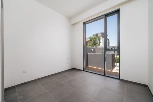 4 Bedrooms Townhouse in June