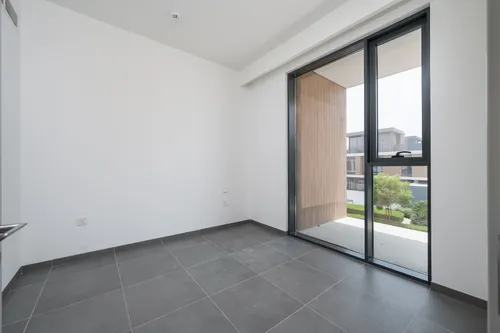 4 Bedrooms Townhouse in June