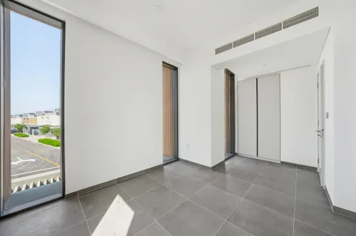 4 Bedrooms Townhouse in June