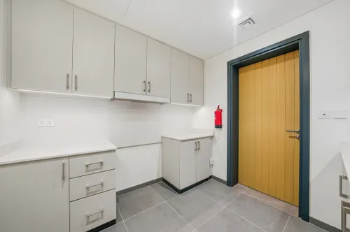 4 Bedrooms Townhouse in June