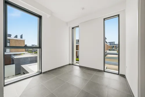 5 Bedrooms Townhouse in June