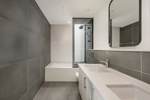 5 Bedrooms Townhouse in June