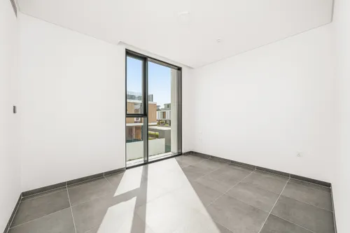 5 Bedrooms Townhouse in June