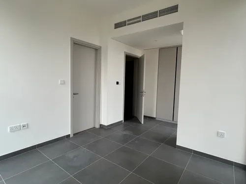 5 Bedrooms Townhouse in June