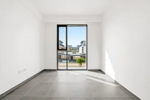 5 Bedrooms Townhouse in June