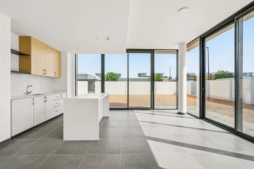 5 Bedrooms Townhouse in June