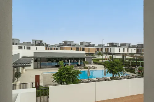 5 Bedrooms Townhouse in June