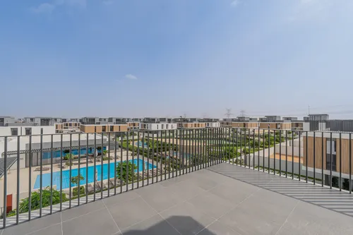 5 Bedrooms Townhouse in June