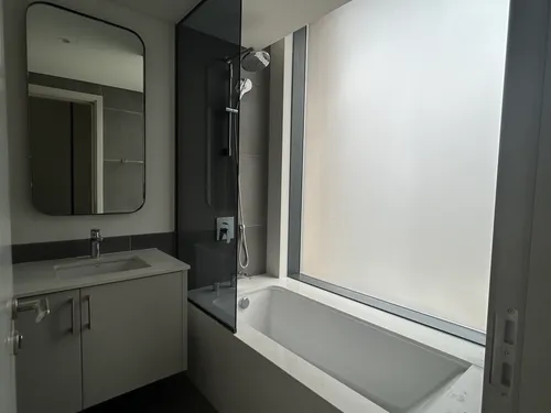 5 Bedrooms Townhouse in June