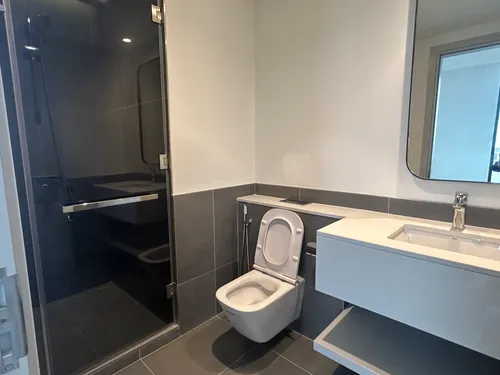 5 Bedrooms Townhouse in June