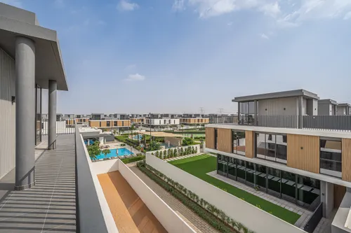 5 Bedrooms Townhouse in June