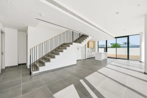 5 Bedrooms Townhouse in June