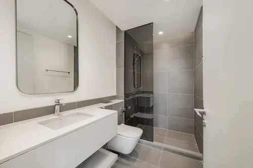 5 Bedrooms Townhouse in June