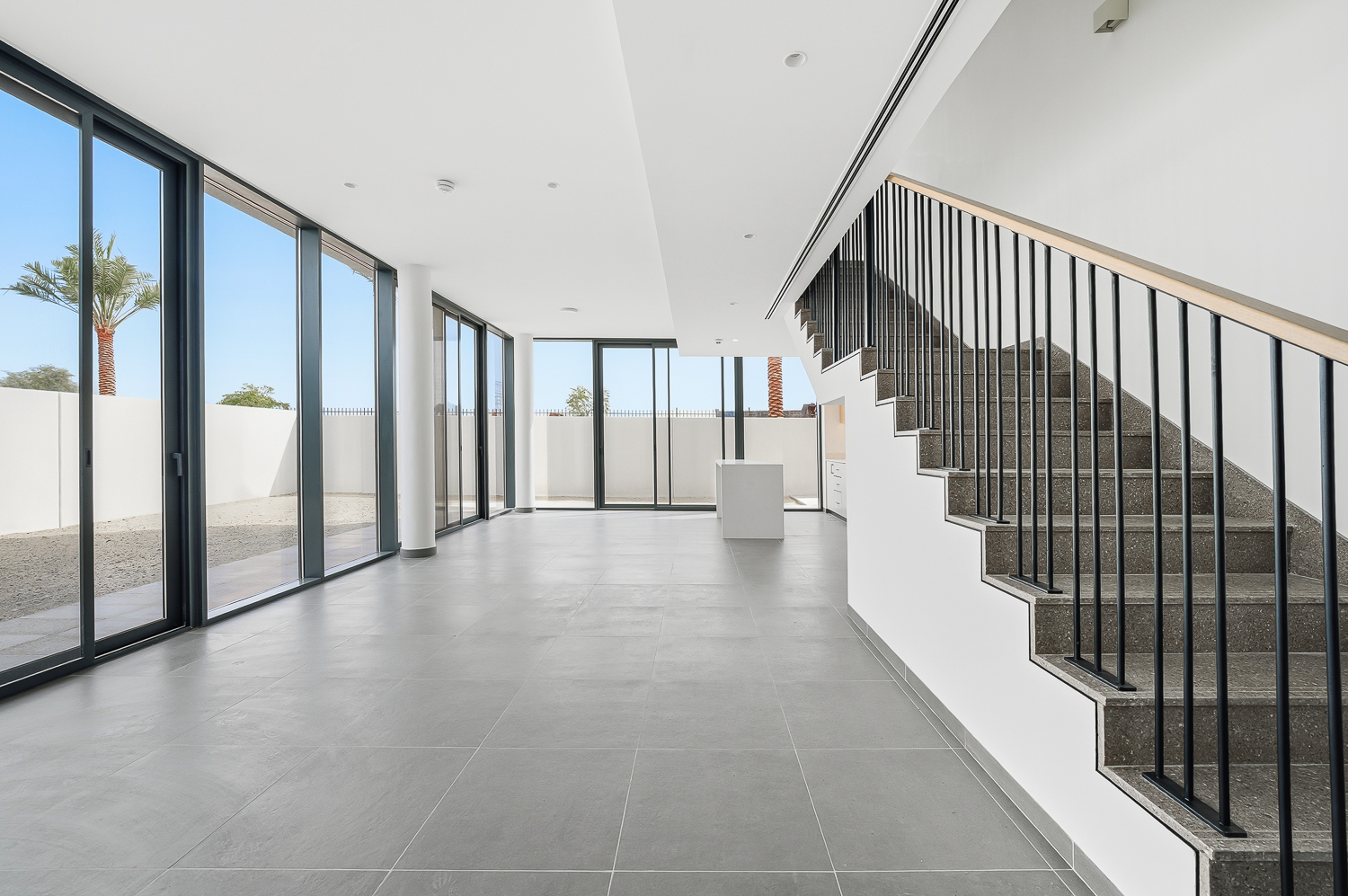 4 Bedrooms Townhouse in June