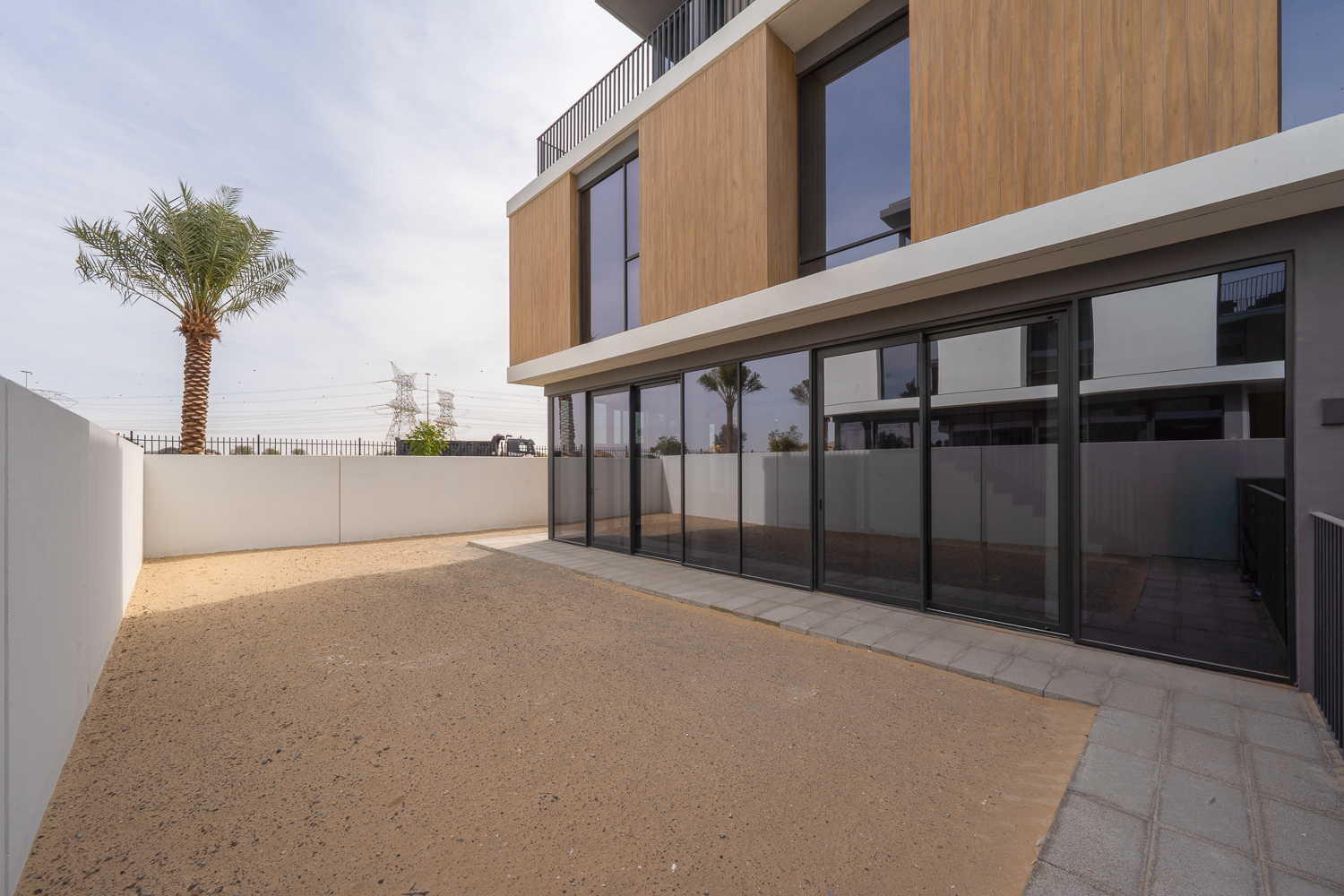 4 Bedrooms Townhouse in June