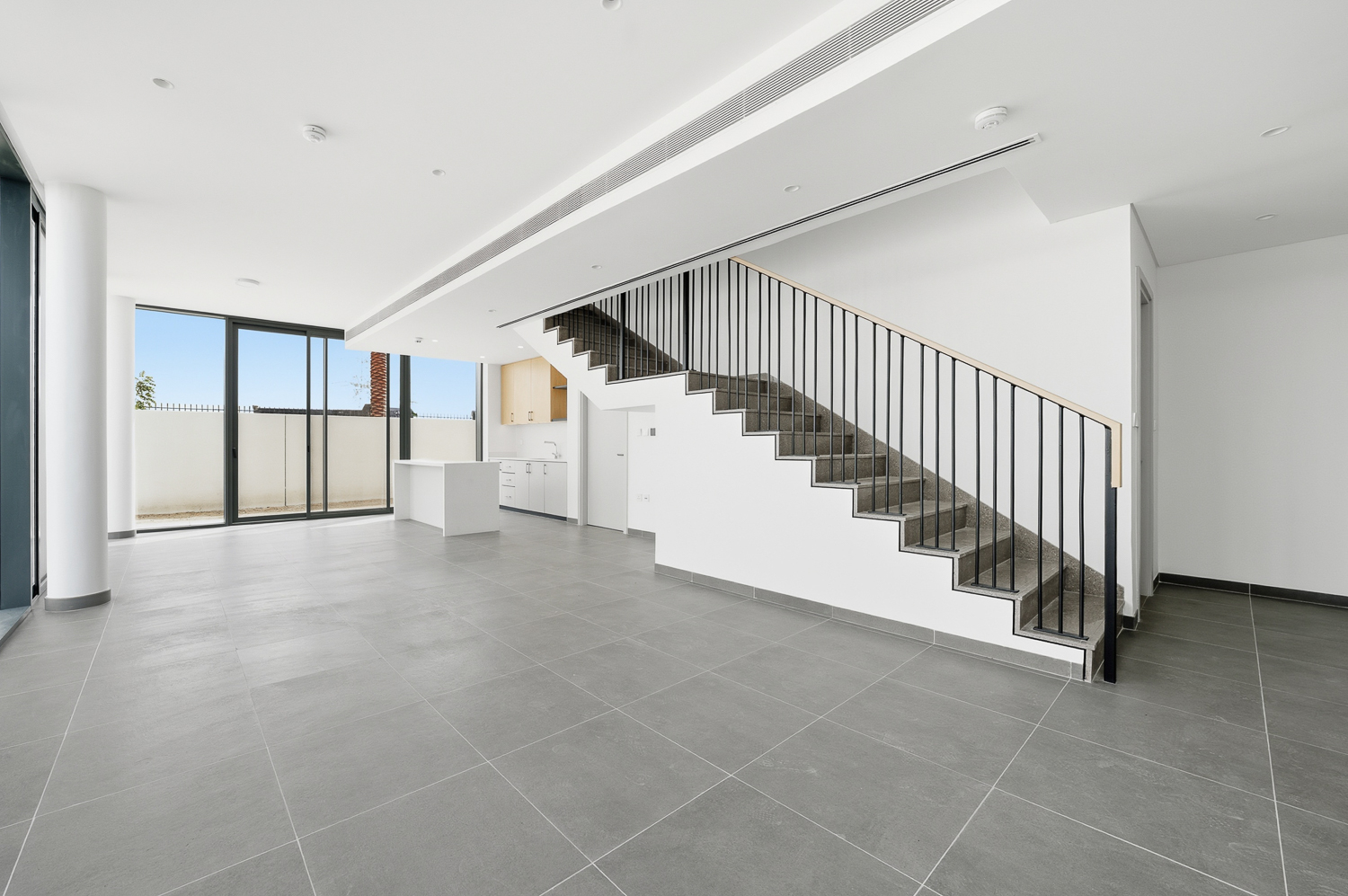 4 Bedrooms Townhouse in June