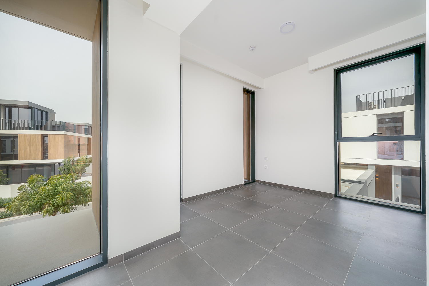 4 Bedrooms Townhouse in June