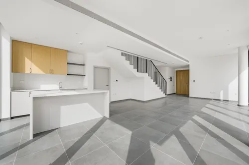 4 Bedrooms Villa in June