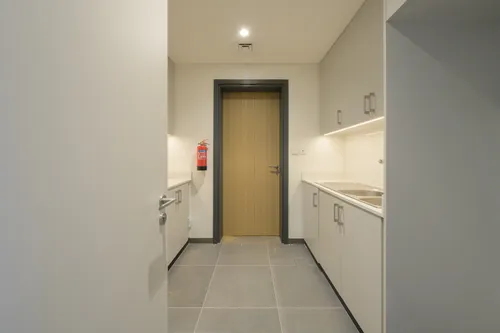 5 Bedrooms Townhouse in June