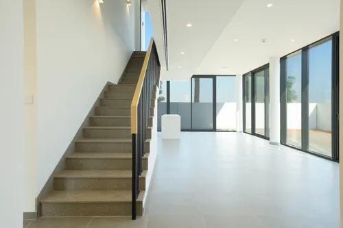 5 Bedrooms Townhouse in June