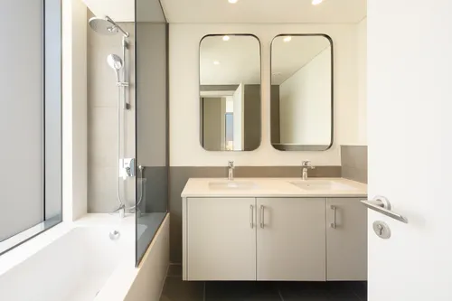 5 Bedrooms Townhouse in June