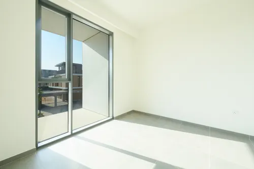 5 Bedrooms Townhouse in June