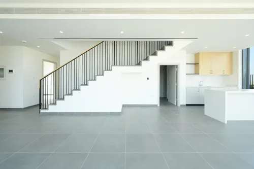 5 Bedrooms Townhouse in June