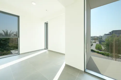 5 Bedrooms Townhouse in June