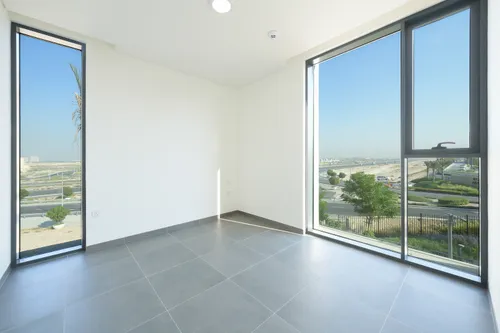 5 Bedrooms Townhouse in June